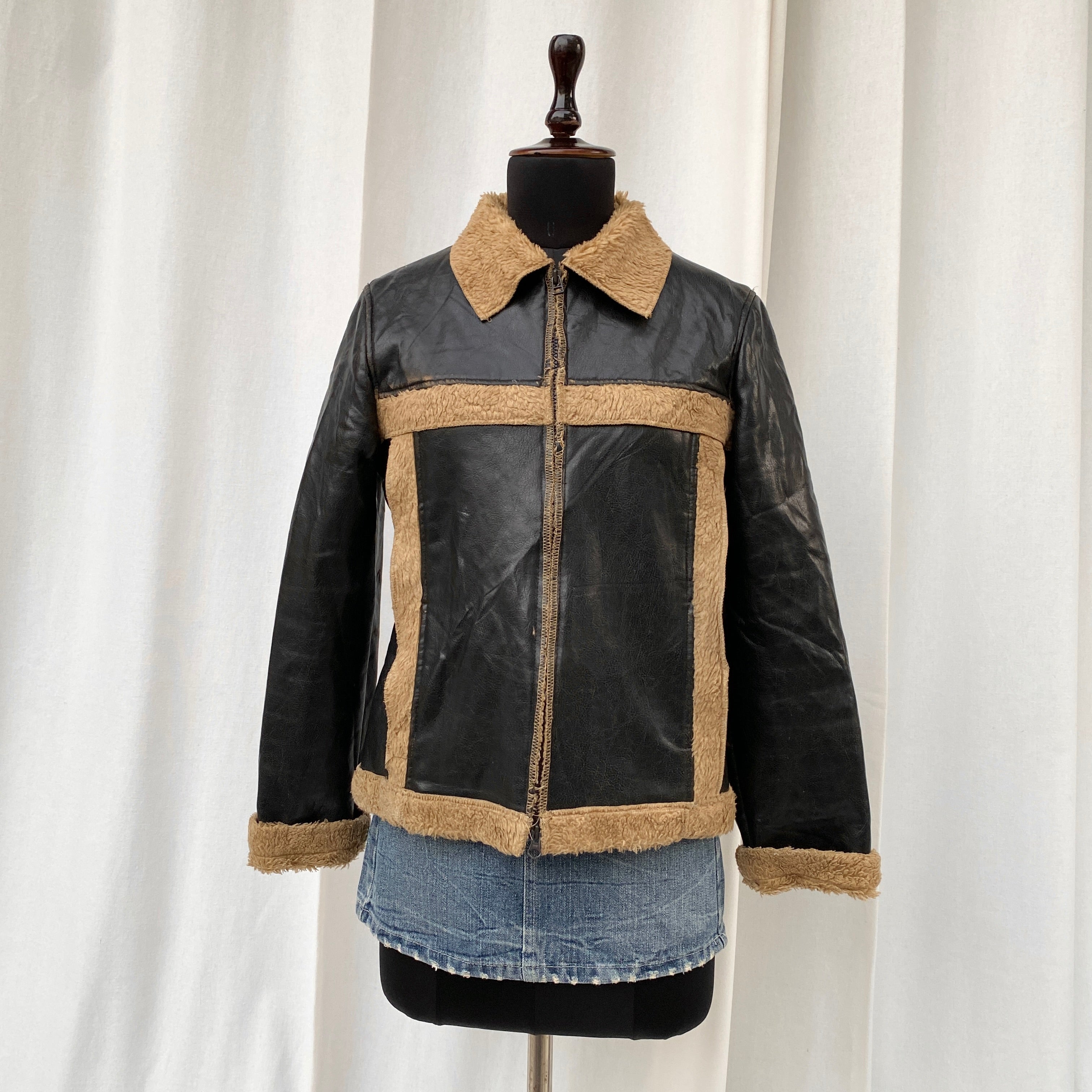 BLACK LEATHER JACKET (M/L)