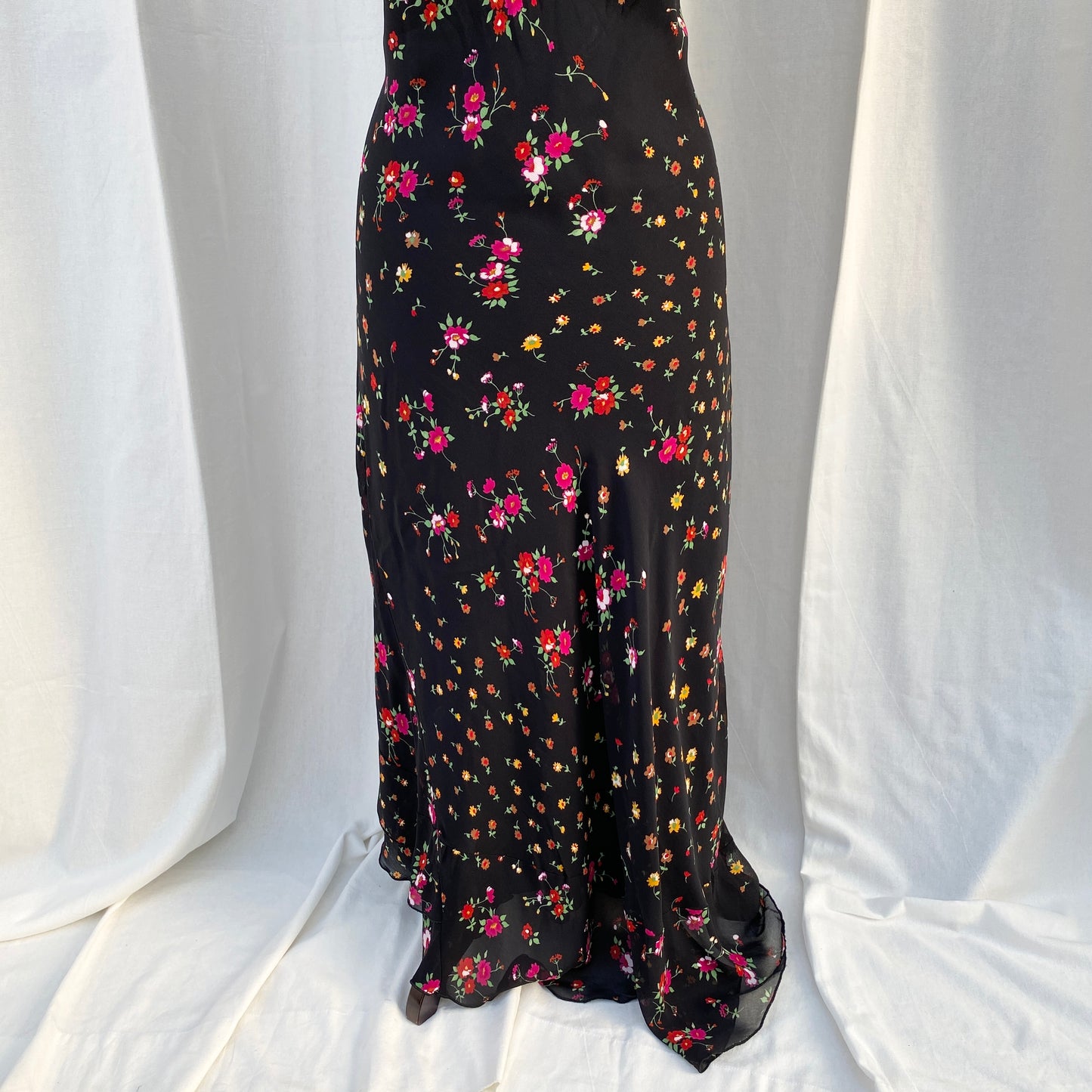 BLACK FLORAL MAXI DRESS (Bust : 38-42, Upper Waist : 34-38)