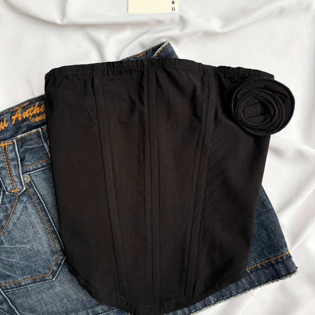 BLACK ROSE CORSET FROM PRETTY LITTLE THING (Bust : 28-32, Upper Waist : 23-26)