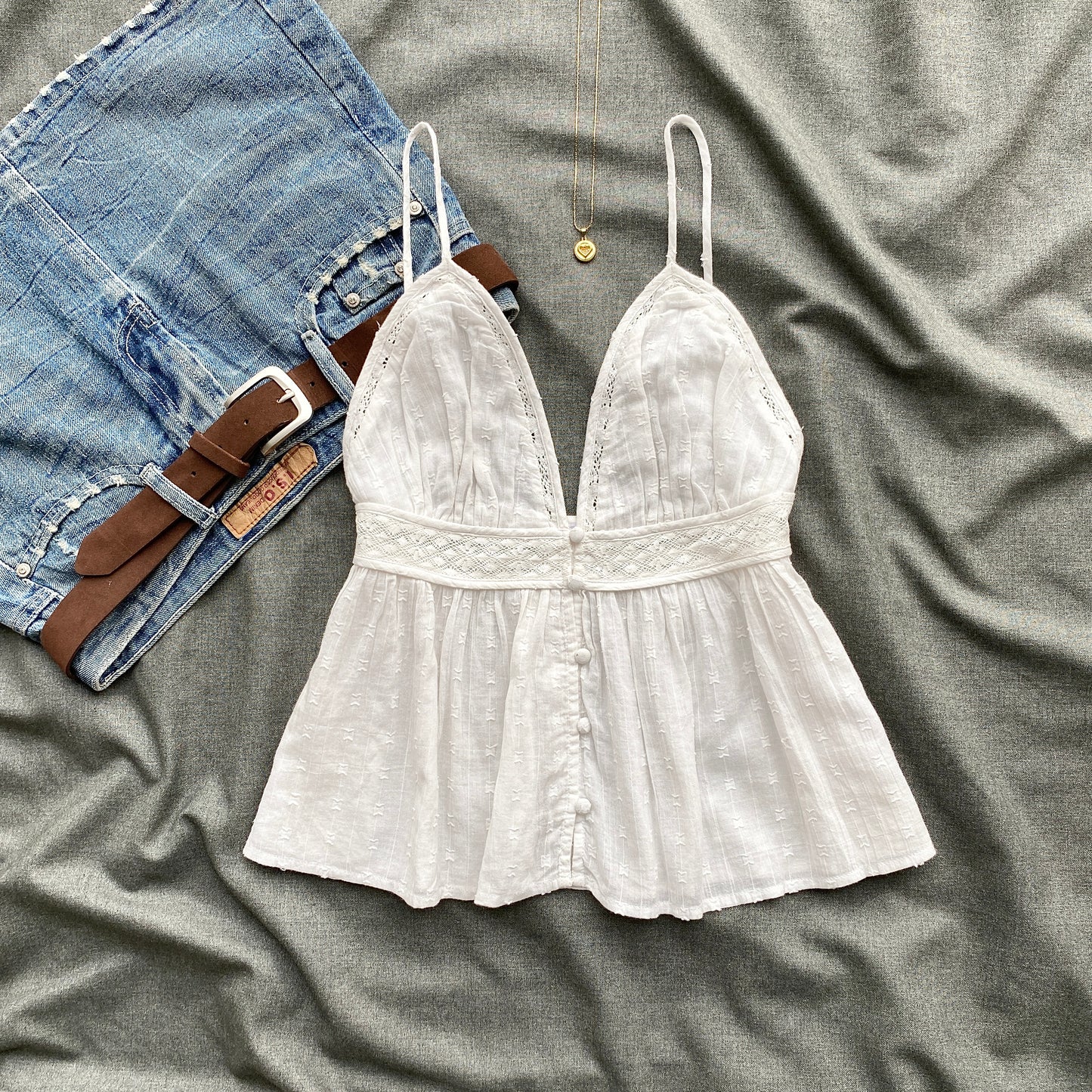 WHITE TOP (Bust : 30-34, Upper Waist : 24-28)