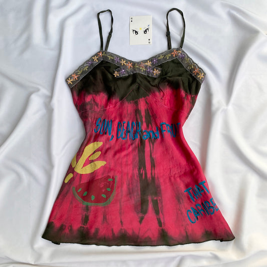 GRAPHIC TOP FROM GUESS (Bust : 32-34, Upper Waist : 26-34)