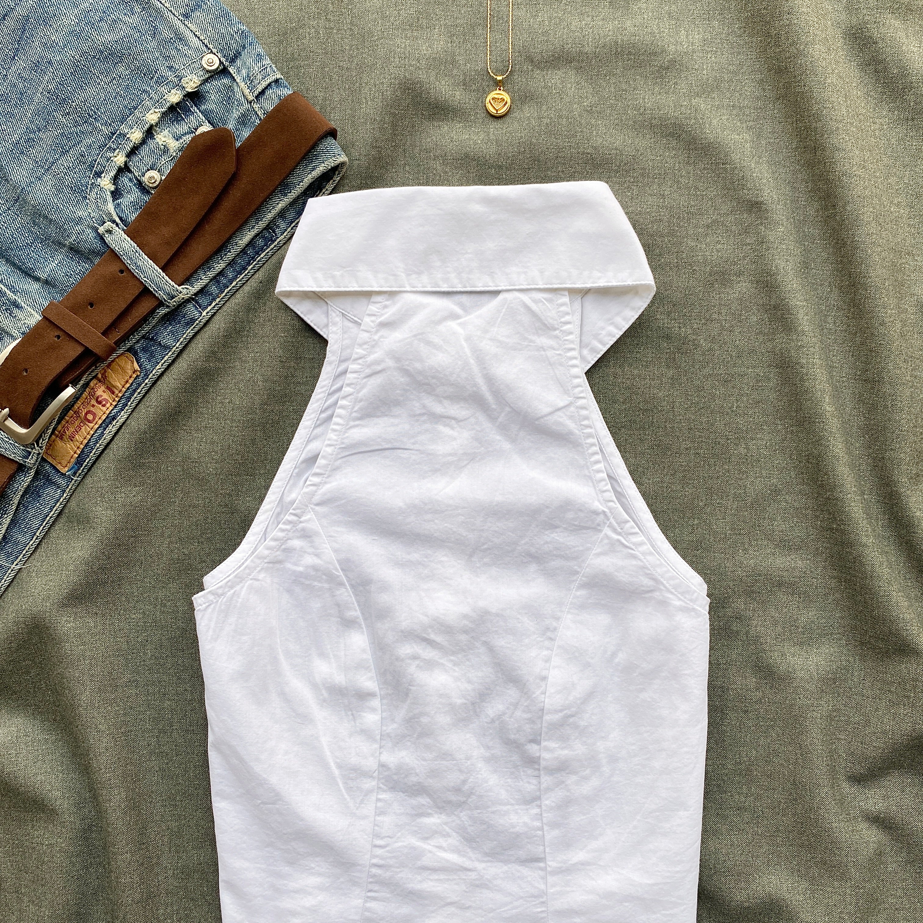 WHITE TOP WITH COLLAR  (Bust : 30-32, Upper Waist : 24-26)