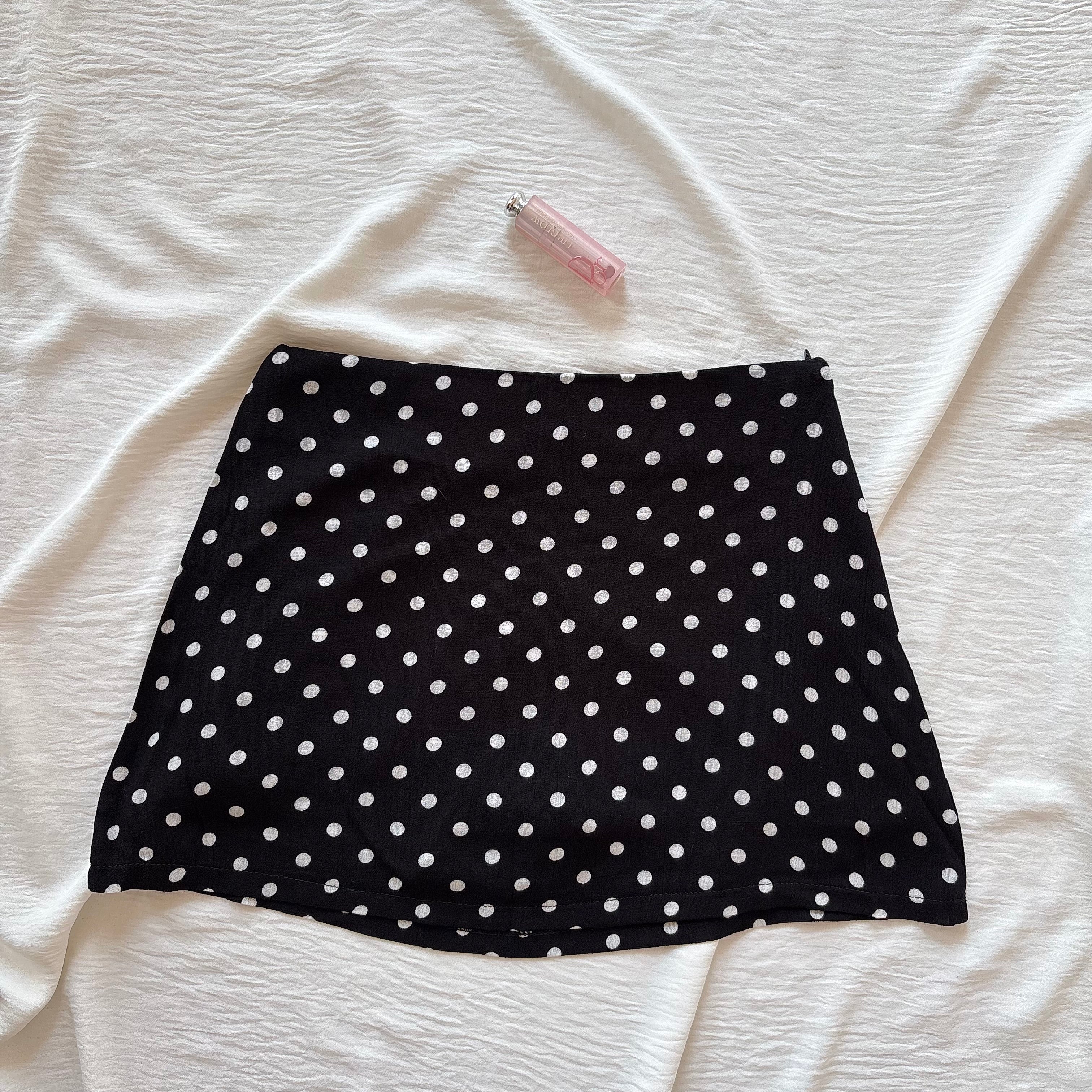 MINI POLKA DOT SKIRT IN BLACK (Waist : 24-26)
