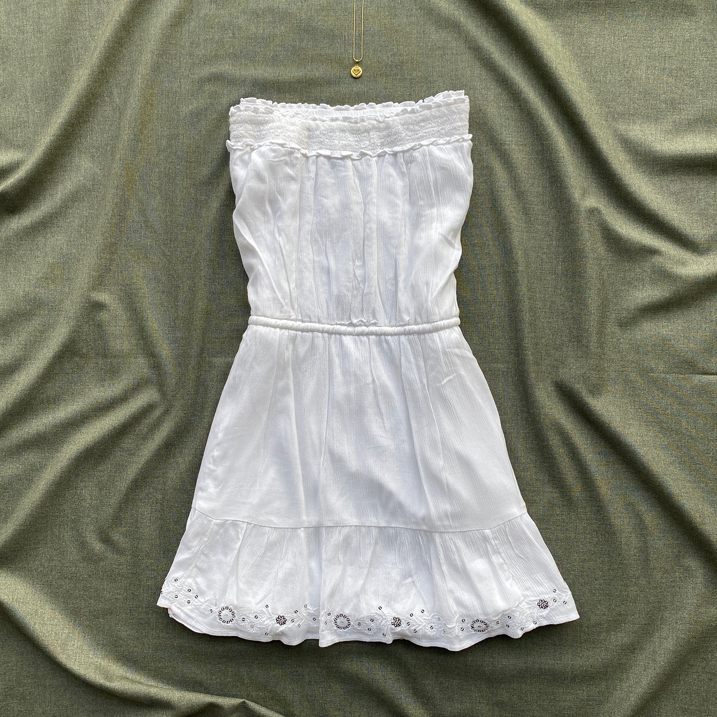 WHITE TUBE DRESS WITH SEQUIN DETAILING FROM HOLLISTER (Bust : 34-36, Upper Waist : 28-34)