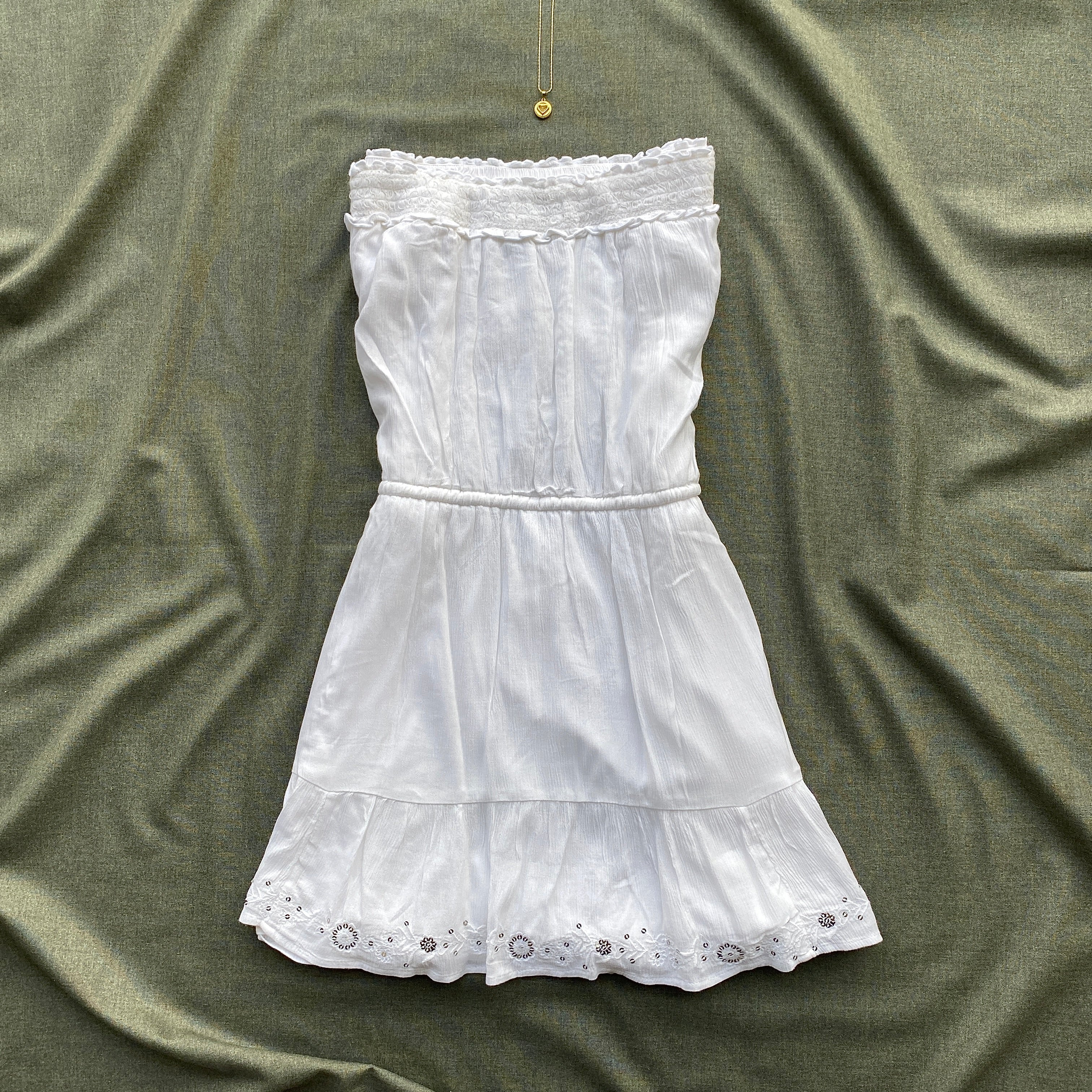 WHITE TUBE DRESS WITH SEQUIN DETAILING FROM HOLLISTER (Bust : 34-36, Upper Waist : 28-34)