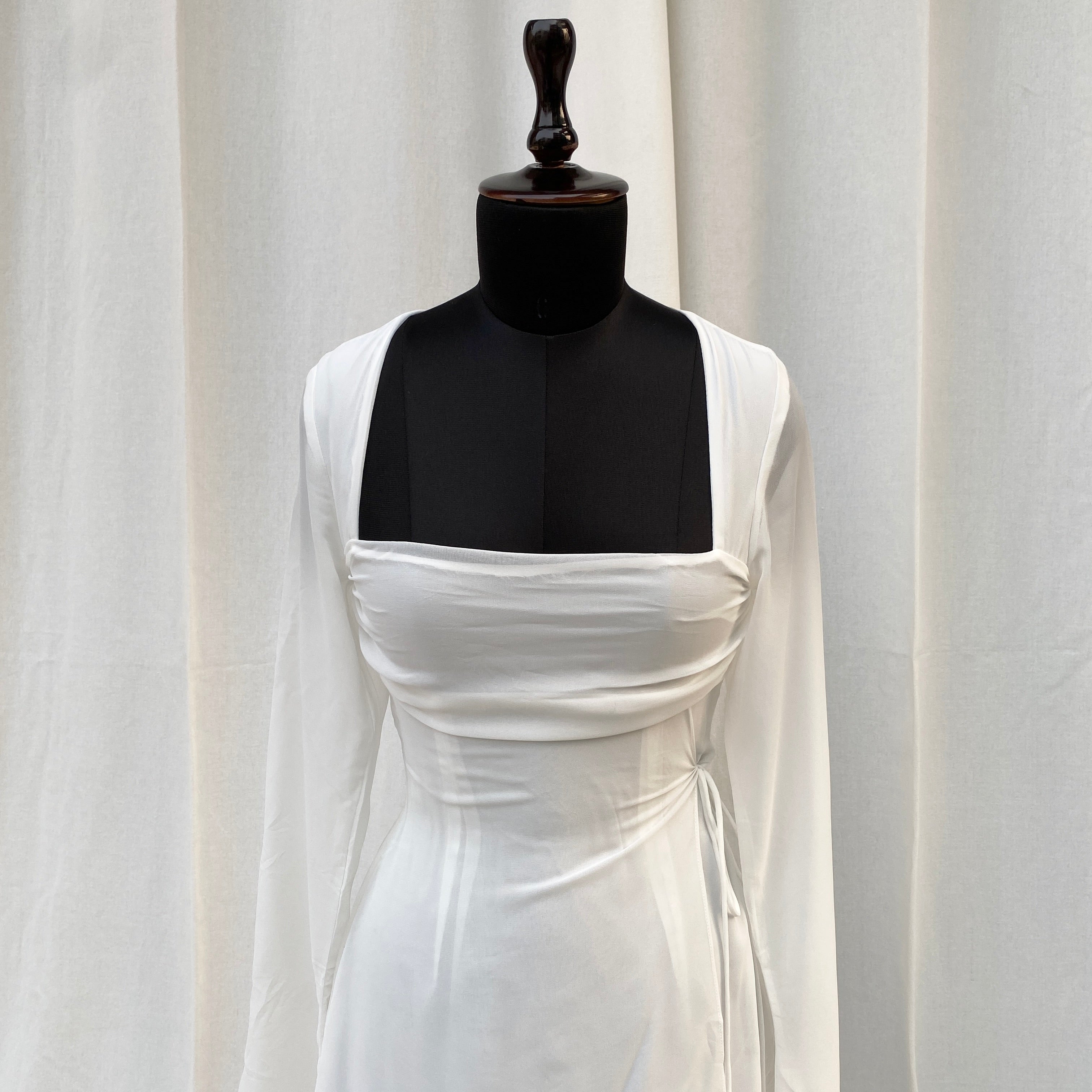 WHITE SWAN DRESS FROM BEGINNING BOUTIQUE (Bust : 30-34, Upper Waist : 24-26)