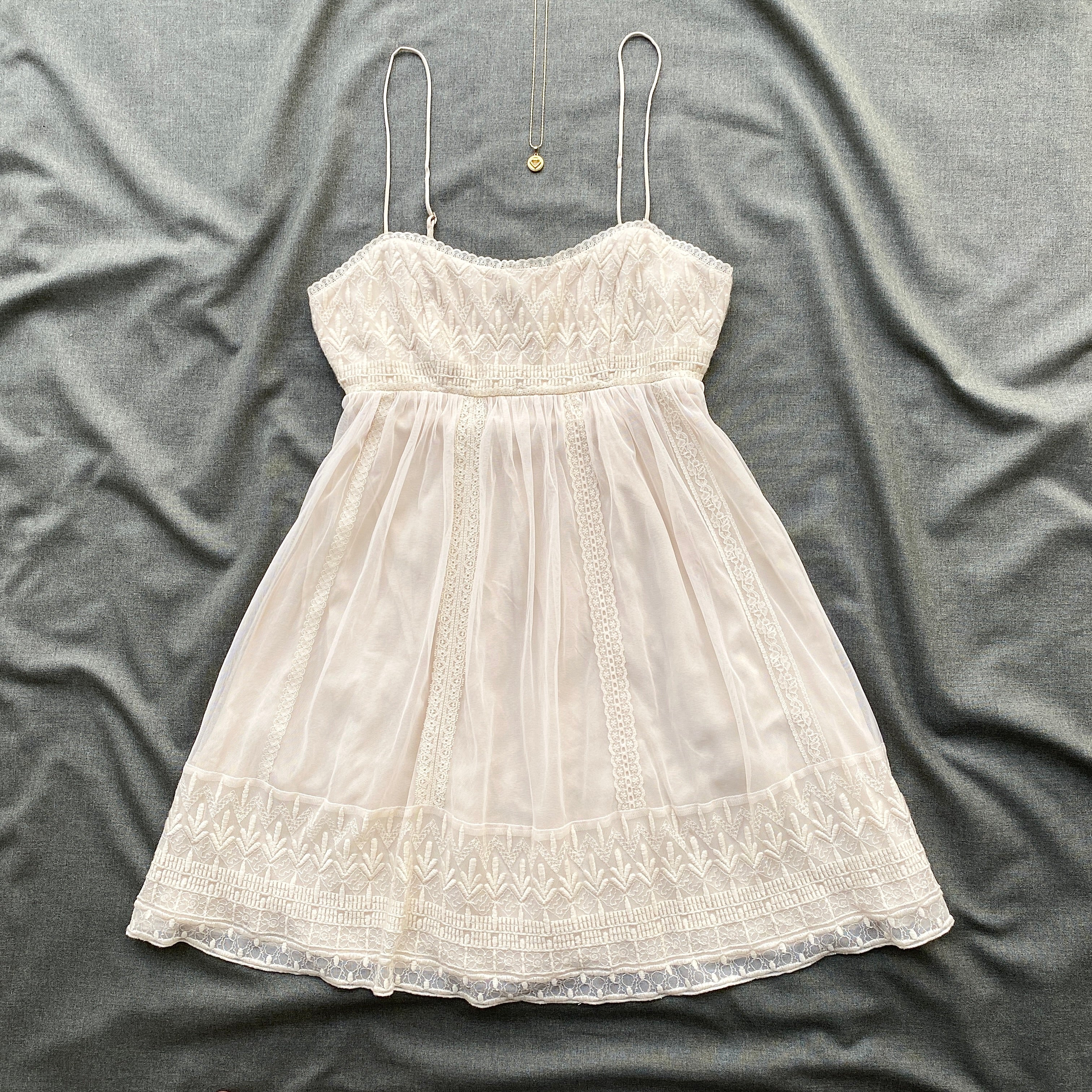 CREAM DRESS FROM ABERCROMBIE AND FITCH (Bust : 30-32, Upper Waist : 24-28)