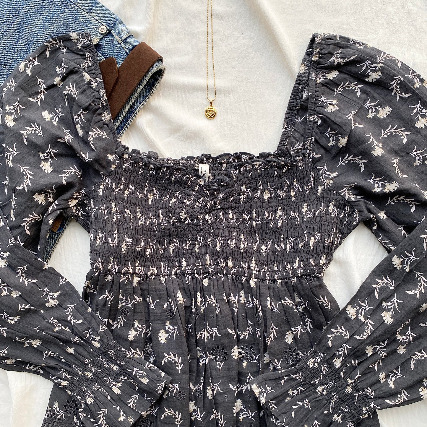 FLORAL BLOUSE FROM AMERICAN EAGLE (Bust : 30-34, Upper Waist : 26–32)