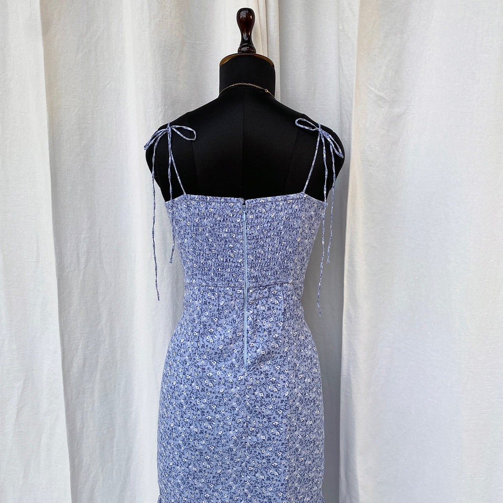 BLUE FLORAL DRESS FROM ABERCROMBIE AND FITCH (Bust : 30-32, Upper Waist : 26-28)