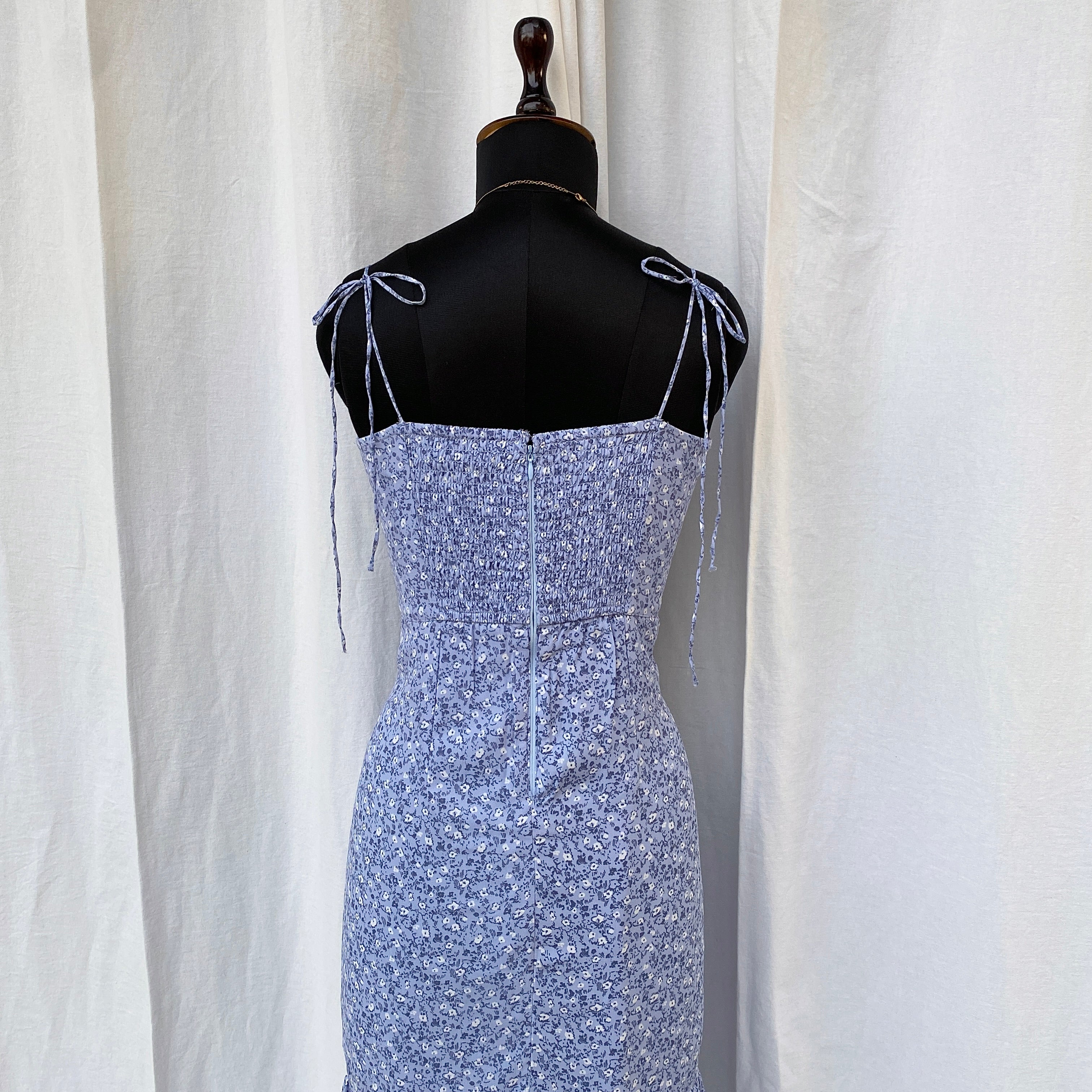 BLUE FLORAL DRESS FROM ABERCROMBIE AND FITCH (Bust : 30-32, Upper Waist : 26-28)