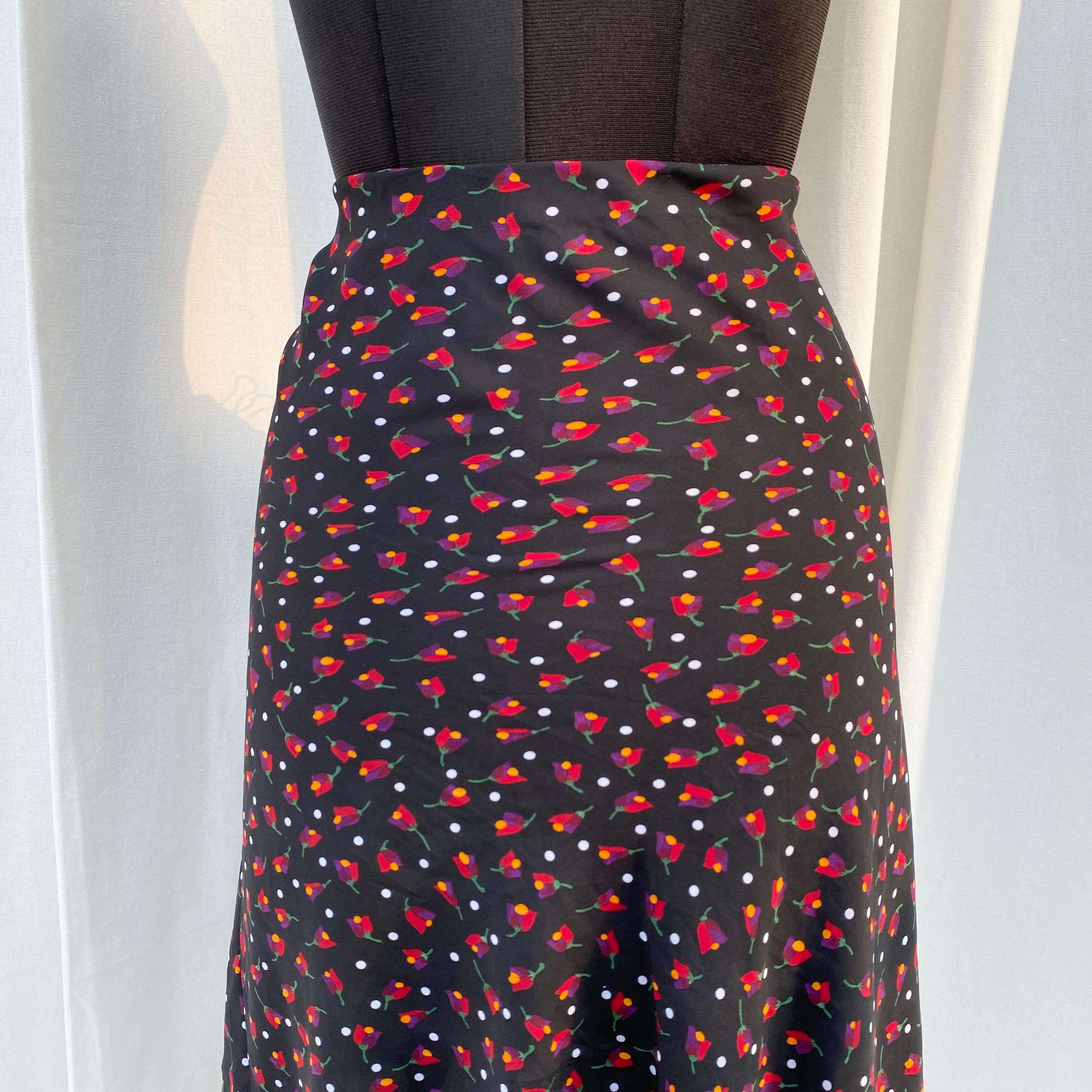 FLORAL SKIRT (Waist : 30-34)