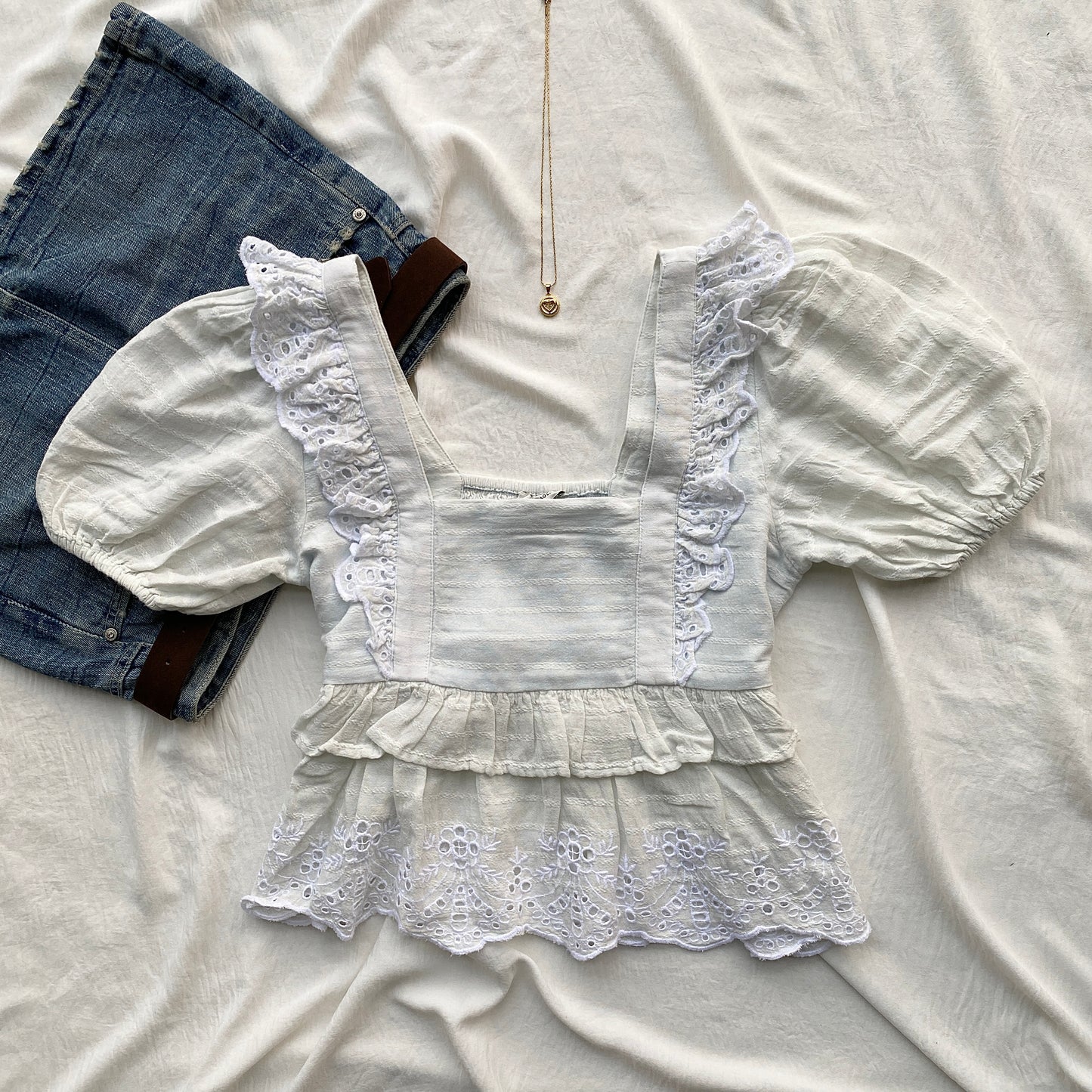 OFF WHITE TOP FROM AMERICAN EAGLE (Bust : 28-32, Upper Waist : 24-28)