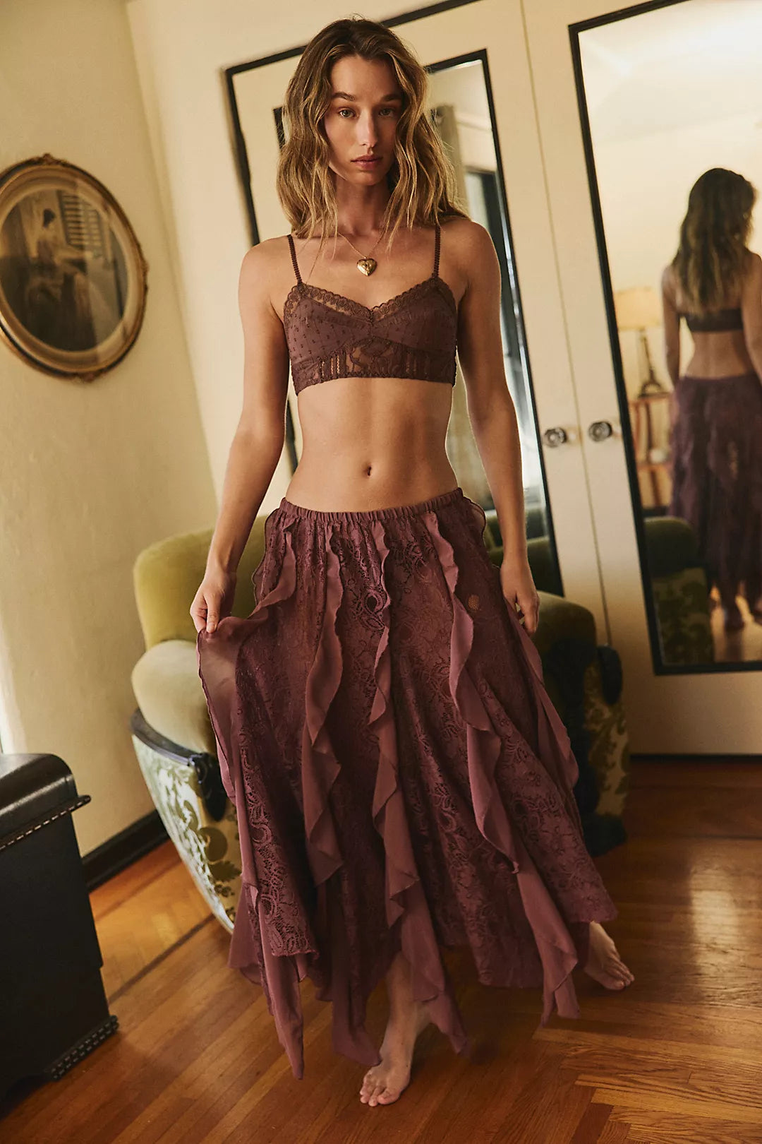 FAIRY LACE SKIRT FROM FREE PEOPLE (Waist : 26-32)