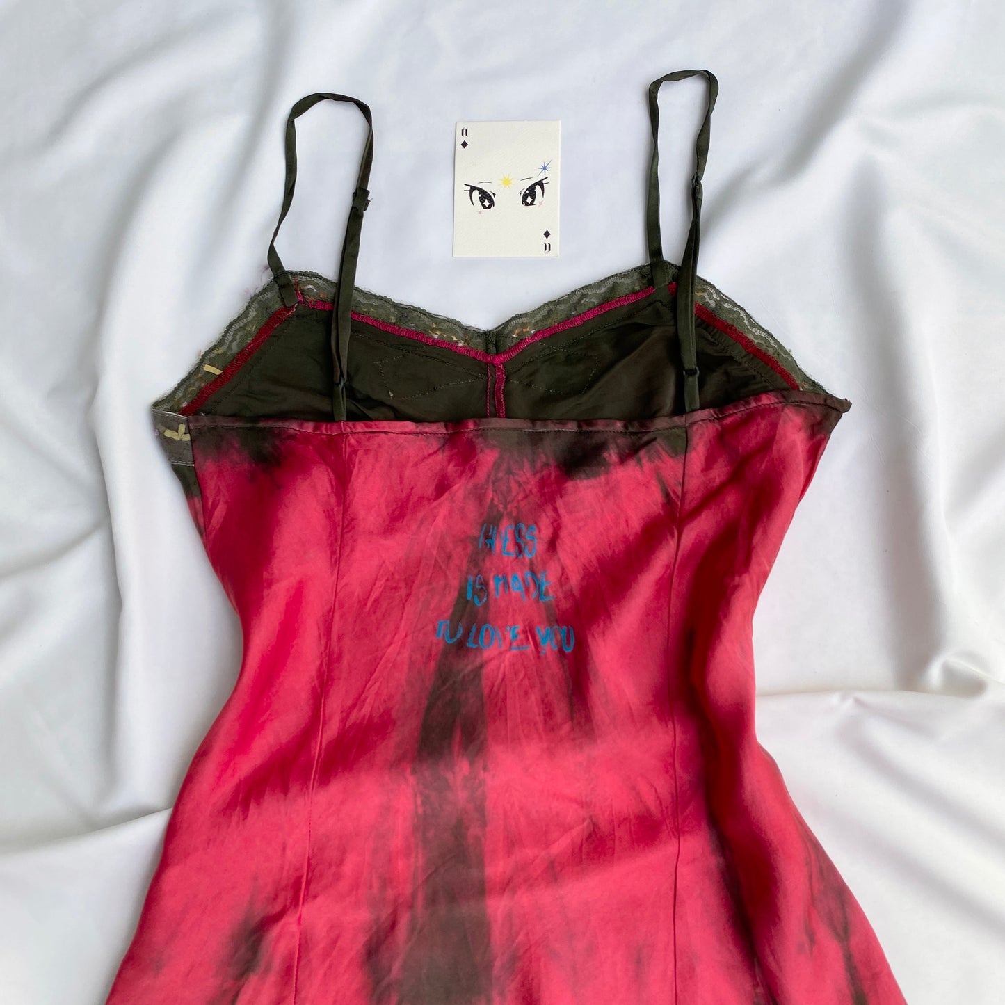 GRAPHIC TOP FROM GUESS (Bust : 32-34, Upper Waist : 26-34)
