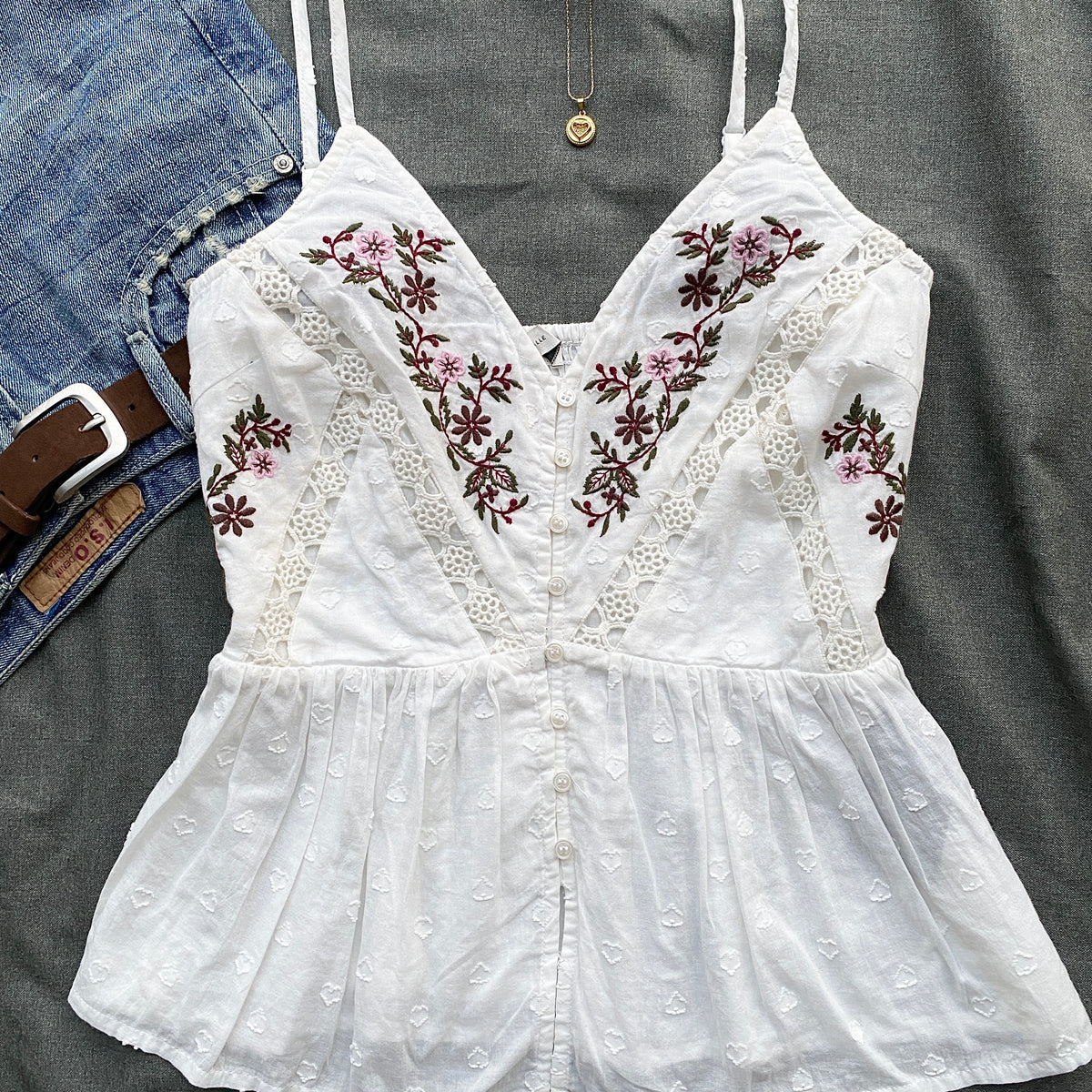 WHITE EMBROIDERED TOP (Bust : 34-36, Upper Waist : 28-32)