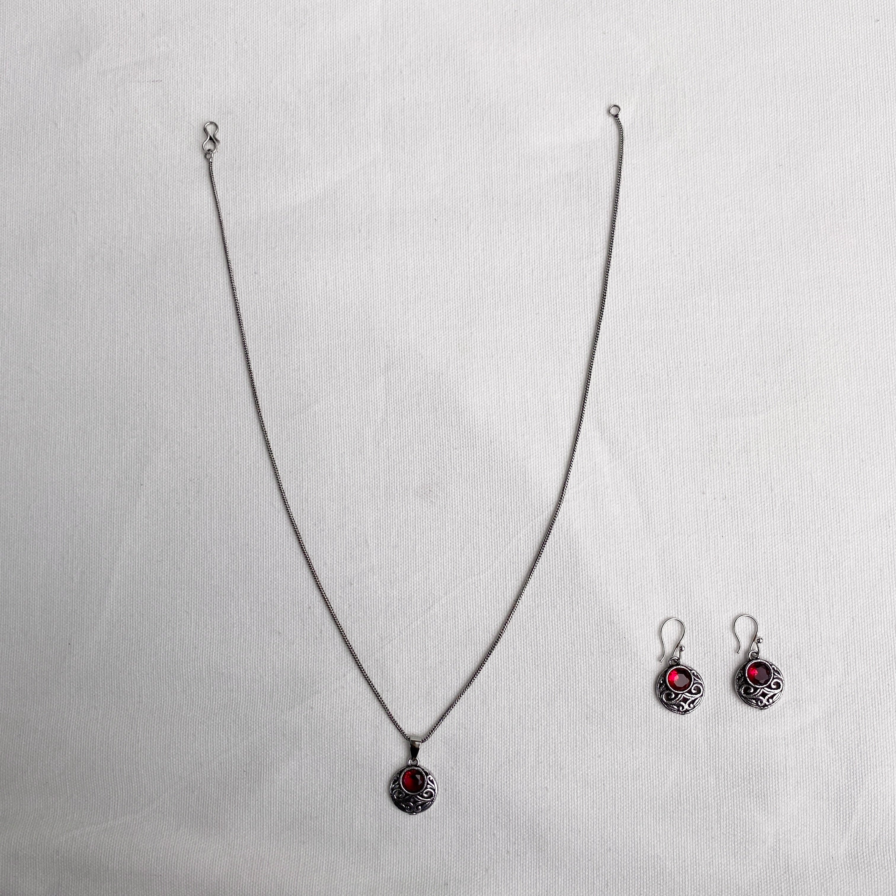 EARRINGS AND NECKLACE SET