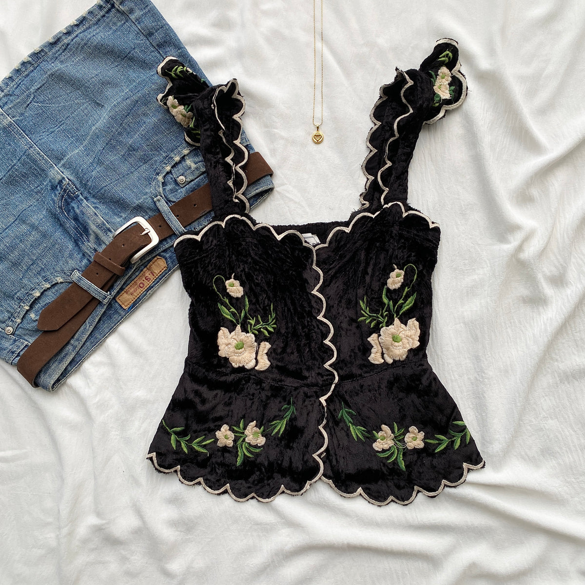 BLACK EMBROIDERED BLOUSE FROM ANTHROPOLOGY (Bust : 30-32, Upper Waist : 24-28)