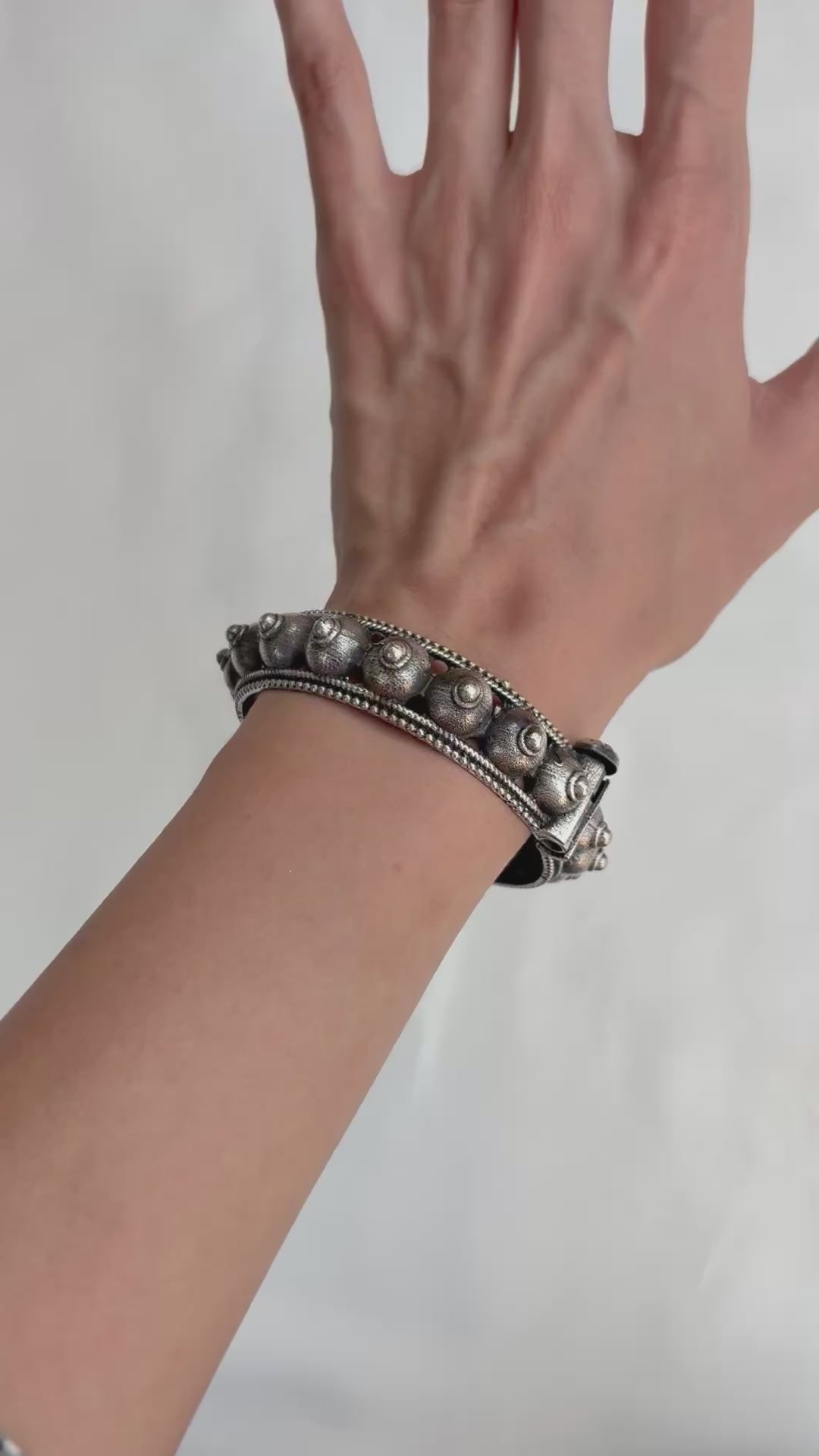 OXIDISED SILVER BRACLET
