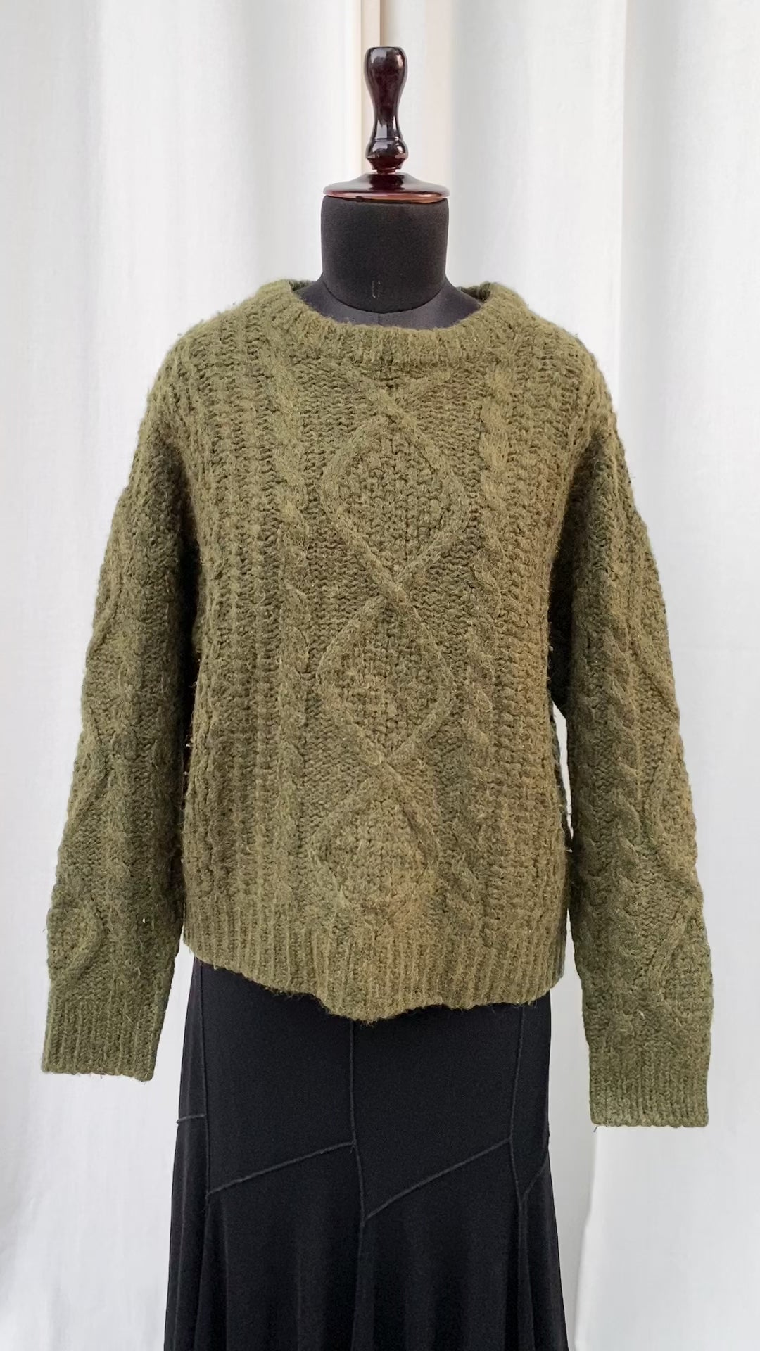 OLIVE GREEN KNIT (Bust : 42, Length : 23)